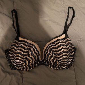VS 36DDD “very sexy push-up” black lace bra